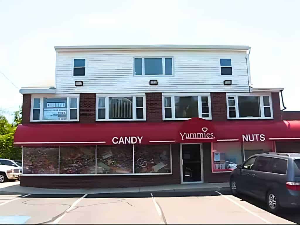 Yummies Candy & Nuts at Kittery